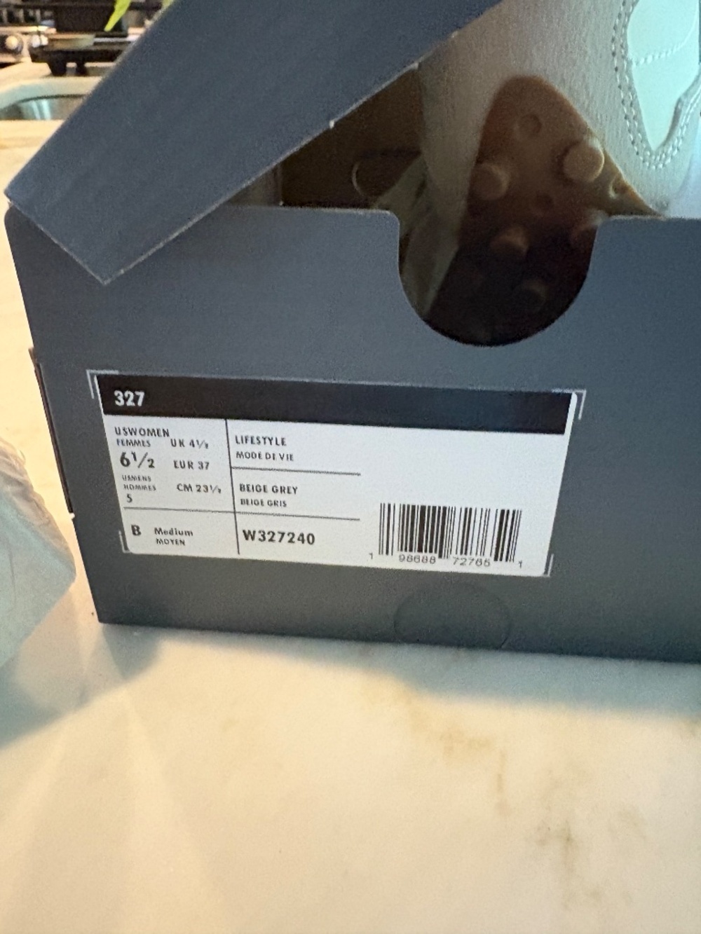 New Balance 327 in Silver NWT in 6.5 - Picture 3 of 9